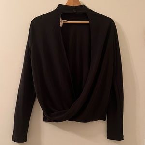 Openback mock-turtleneck blouse🖤